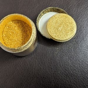 MAC pigment Golden Lemon in old style jar